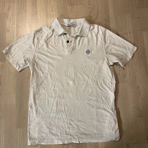 Stone island piké  - Legat i en kartong ca 2 år så väldigt skrynklig men annars bra skick