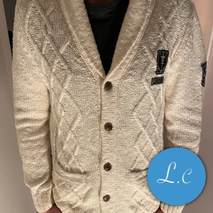 Morris Cardigan - Fin stickad Morris cardigan | Storlek M - inga skador eller defekter - pris 449kr