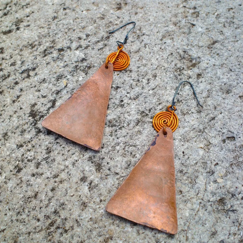 Vintage Copper Earring Set  Hand hammered Geometric Shape. Funky Spiral Coil Motif. Metal Hook Closure.   Made in Chile.  #earrings #jewelry #copper #metal. Accessoarer.