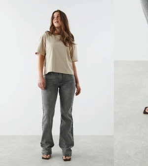 Jeans - Mid waist jeans från ginatricot i full lenght, storlek 32