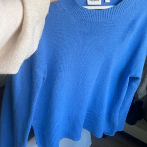 Stickad tröja - Blå stickad tröja från Kappahl med lite större ärmar ❤️
