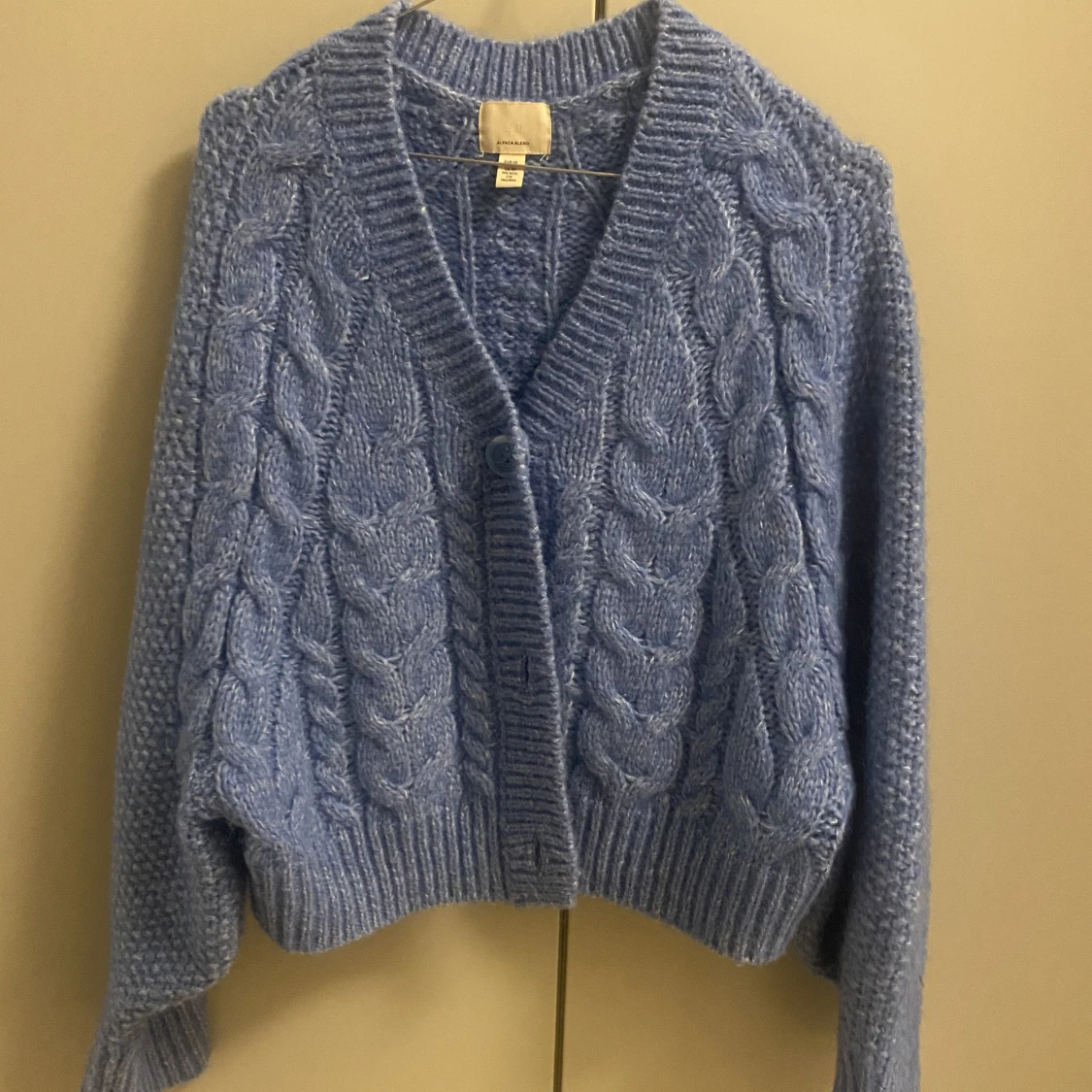 Kabelstickad kofta  - 91