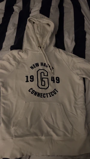 Gant tröjor - Säljer mina Gant tröjor för ja inte har någon användning av dem. Tröjorna är i bra skick. Pris kan diskuteras vid snabb affär!