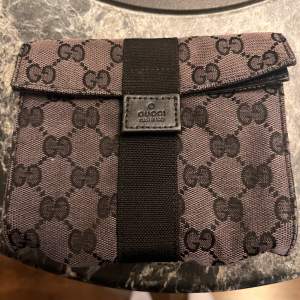 Gucci pouch  7/10 Cond Authentic  Uppbackning av trusted sellers i marketplace grupper.