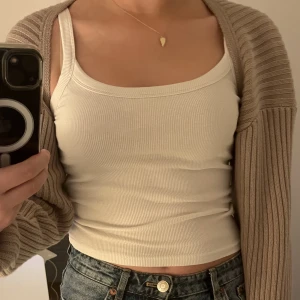 Beige/brun hm bolero - Fin stickad bolero från nått år sen i storlek s fint skick från hm