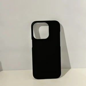 Mobilskal  - Svart mobilskal från ideal of Sweden. Har tyvärr inte kommit till så mycket användning.