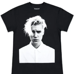 JUSTIN BIEBER PURPOSE TOUR TSHIRT  - En Justin Bieber T-shirt från H&M. Storlek Herr M. Men passar mig som har storlek S som en oversize T-shirt eller en tshirt klänning. Super bra skick! Har inte använt många gånger. 💜