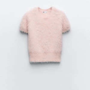 Zara tröja  - Hej, säljer denna jätte söta zara tröjan knappt använd💕