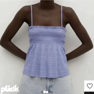 Linne mango - Säljer nu detta så söta linne från mango. Storlek M men passar mig med som brukar ha storlek s/xs. Har gjort banden lite kortare men det är bara att sprätta upp de om ni önskar ha de längre igen🩷