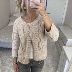 Stickad kofta - Skit snygg stickad bolero/kofta som inte kommer til användning tyvärr🥰 Lånade bilder DEN FINNS KVAR