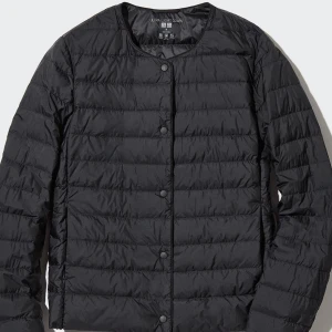 Uniqlo jacka  - Säljer denna dunjackan från uniqlo, den är använd men har inga skador och ser nu ut 💞