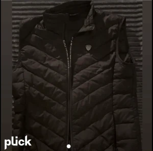 Armani väst - En oanvänd Armani väst utan luva med fickor