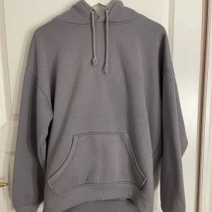 Bikbok hoodie  - lila hoodie från bikbok! 