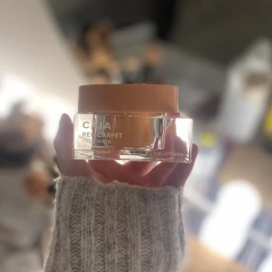 CAIA - Säljer min ”Red carpet face mask” från caia. ALDRIG använd. Nypris: 295kr