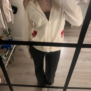 Puma zipup - En zipup från puma med detaljer vid fickorna 😍😍🌟