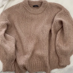 Stickad tröja  - Stickad tröja ifrån Zara, mjuk och mysig💗💗 