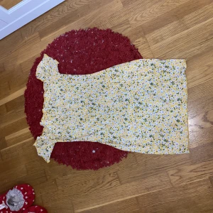 Klänning  - Blommig klänning från shein Storlek xs 