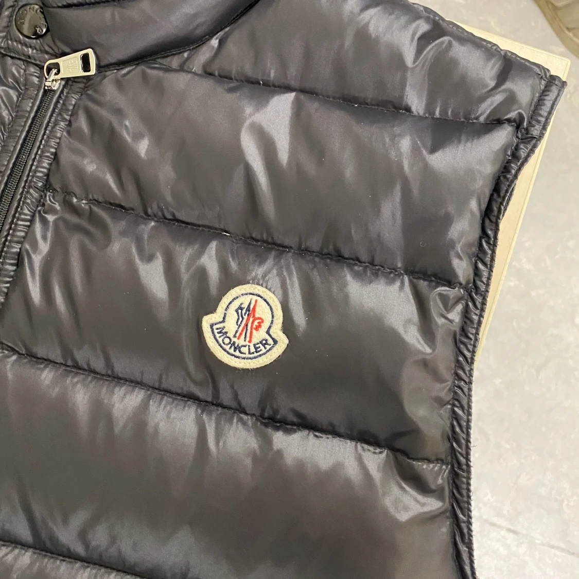 Moncler väst  - 90