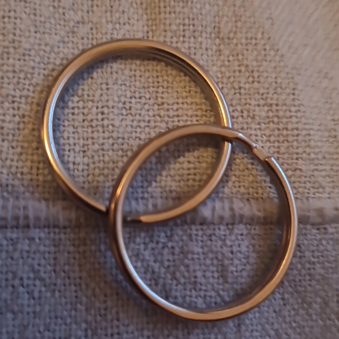 Köp nyckelringar där ni kan ha husnycklar eller cykelnyklar jätte bra material. Köp nu!!! - 91