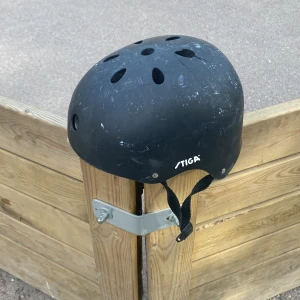 Stiga Hjälm - Snygg stiga cykel hjälm. Bra när man cyklar. Fin luft ventilation.