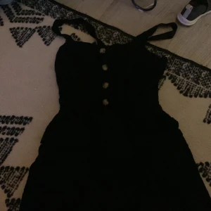 Byxdress  - Byxdress, super skön, finns snör detaljer som e super fina säljer billigt då jag vill känna lite 💰 