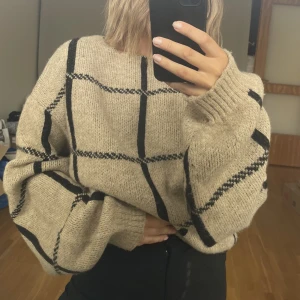 Stickad tröja från shein - Oversized stickad tröja från NA-KD, knappt använd.