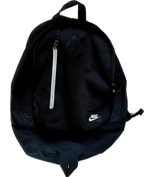 Nike ryggsäck! - Nike ryggsäck, bra skick!  Kan postas eller hämtas i Majorna, Göteborg.