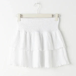 Gina kjol - 💕Slutsåld volangkjol från Gina tricot i storlek 152/xs men är väldigt stretchig.Säljer då den aldrig kommit till användning. Nypris 200kr