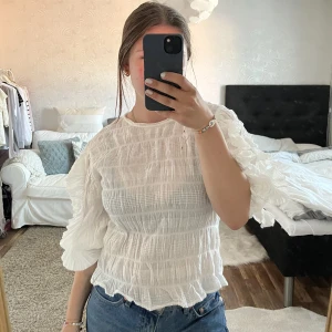 topp  - Säljer denna jättefina och söta topp från object då den inte kommer användning tyvärr❤️‍🔥skriv för fler bilder! pris går att diskuteras!