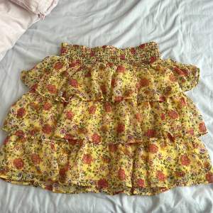 Volang kjol från lindex storlek 170 men passar xs/s 