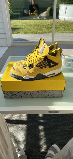 Jordan 4 Lightning  - Storlek 45. Inte använda så mycket och är i bra skick.