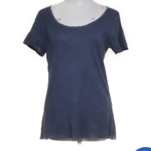 Blå t shirt - En cool blå t shirt från Sellpy😊