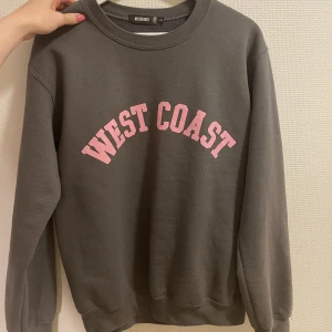 Tröja - Från missguided men köpt på Nelly. Fåtal gånger använd. 