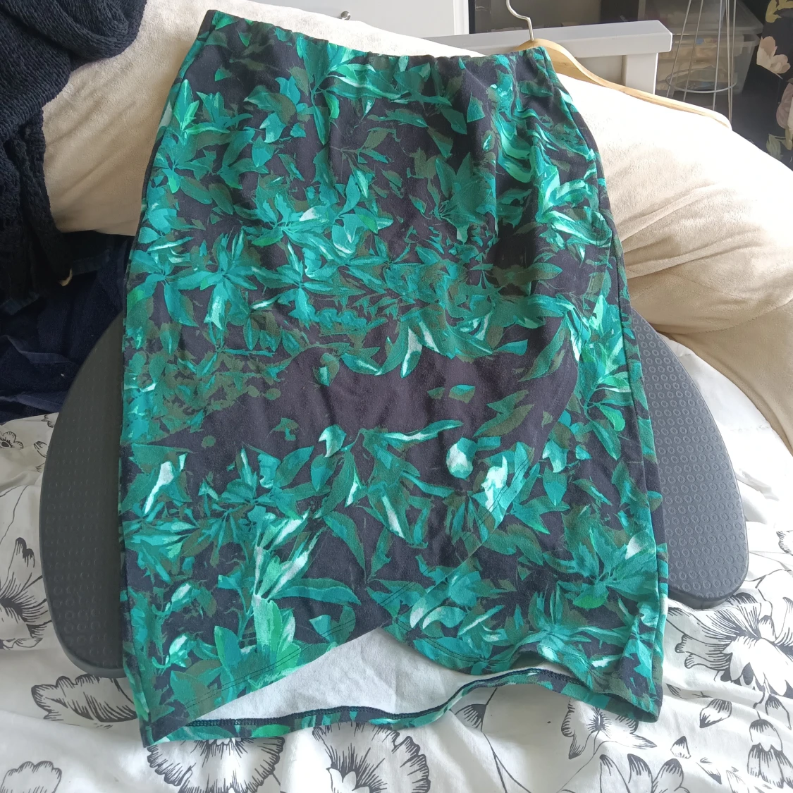 Snygg grönsvart tjol från lindex