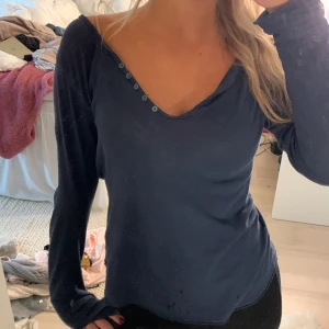 ZADIG tröja 💕 - Så snygg med tryck på baksidan i glitter!!💕💕 lite defekter som på bilderna men syns inte så mke💕