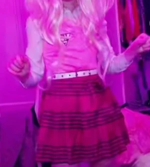 Kaede cosplay! - Säljer min kaede cosplay! Den passar S-M tror jag, tar endast swish! Och den är använd runt 5gånger kanske 