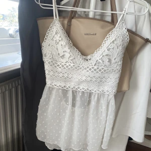Super söt topp - Jätte fin topp, perfekt till sommarn. Bra skick! Storlek S