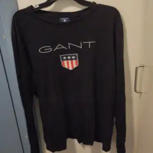 Långärmad t-shirt av märket Gant i fint skick. Storlek L