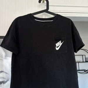 Träningtshirt - Träningstshirt från NIKE 