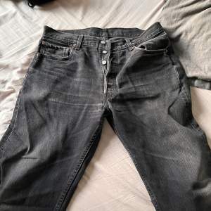Vintage Levis jeans sådär perfekta i färgen och så de ser urtvättade ut fats ör 10/10