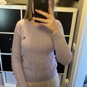 Ribbstickad tröja från bondelid - Lila ribbstickad tröja från bondelid. Bra skick. Köparen står för frakten💗💗