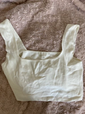 Finstickad topp - Bra kvalitet och använd fåtal gånger