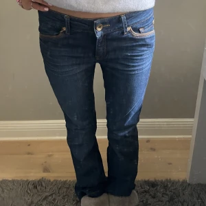 Lågmidjade jeans - Superfina lågmidjade jeans som är köpta second hand! Kommer tyvärr inte till användning 🥰