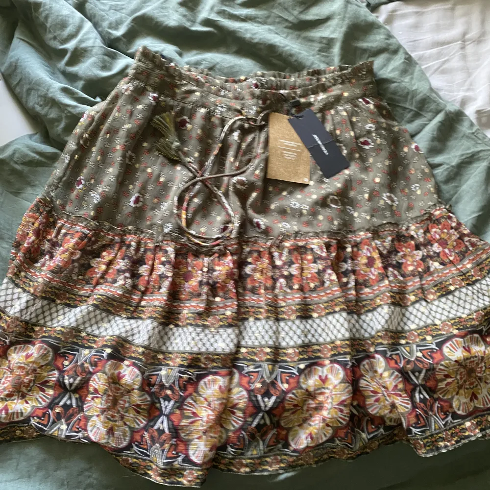 Helt ny kjol från Vero Moda med prislappen kvar, köpt för 349 kr. Kjolar.