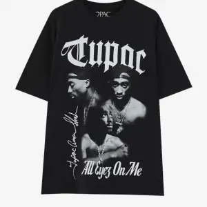 Säljer denna tupac tröja. Köpt för 320kr här på plick. 