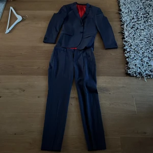 Hugo boss kostym - Köpt på Zalando 2021. Modell arti hesten. Nypris 5000 storlek 46 