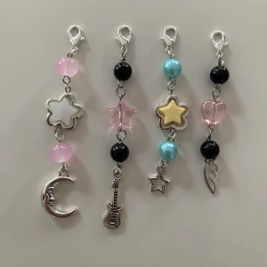 Mini nyckelringar - Tryck inte på köp nu!! Handgjorda mini nyckelringar, går att byta klaspen till en phone strap om man vill (bild tre) <3  35kr/styck + 15kr frakt 