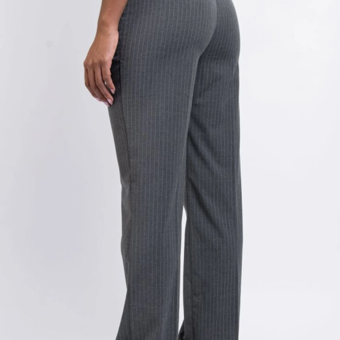 Gråa randiga kostymbyxor från Madlady - 90