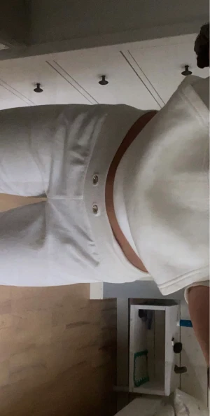 Lågmidjade mjuksbyxor - Lågmidjade vita mjukisbyxor!