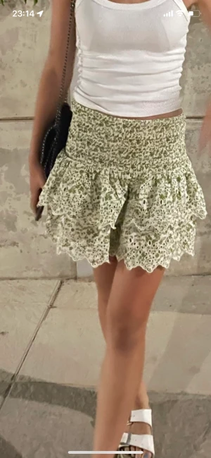 Zara kjol - Hej jag säljer min zara kjol då den inte kommer till användning längre. Använd bara ett fåtal gånger💖